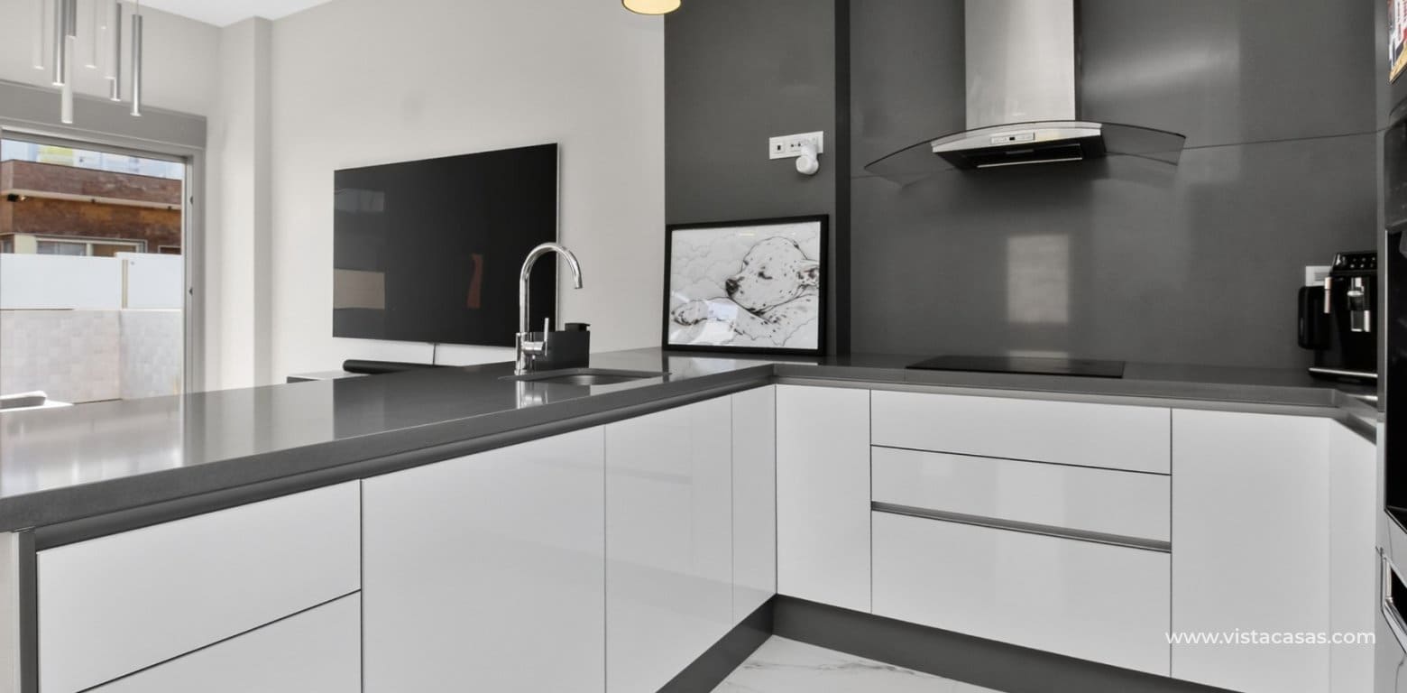 4 Zimmer Villa zu verkaufen in Villamartin mit Pool Garage - 469.995 € (Ref: 10163625)