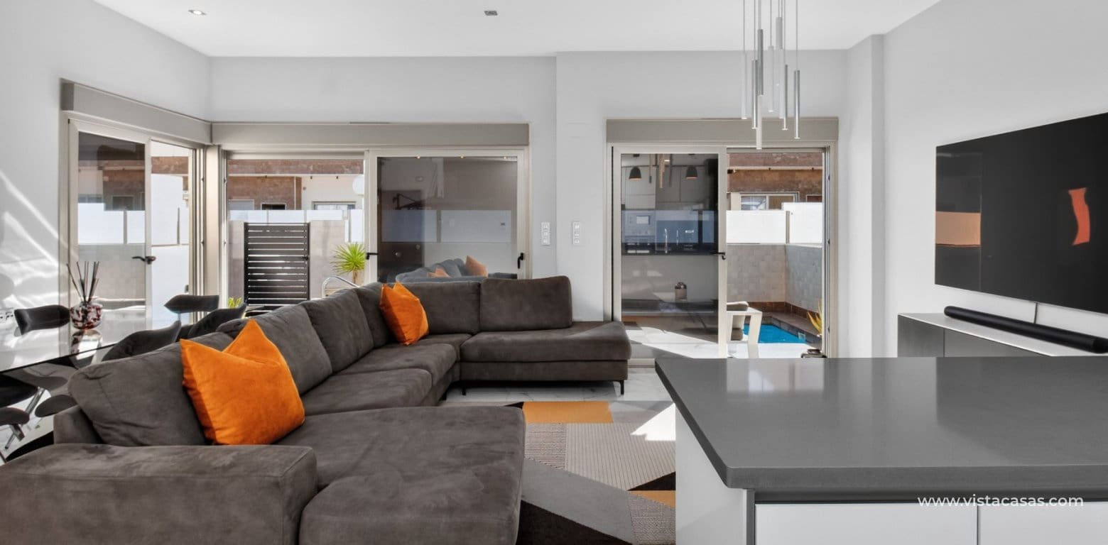 4 Zimmer Villa zu verkaufen in Villamartin mit Pool Garage - 469.995 € (Ref: 10163625)