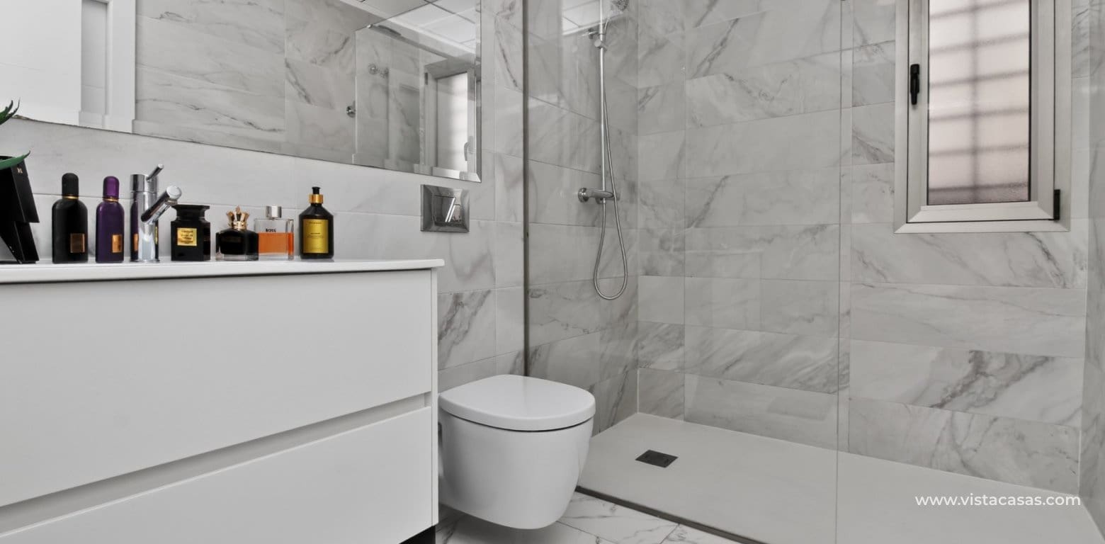 4 Zimmer Villa zu verkaufen in Villamartin mit Pool Garage - 469.995 € (Ref: 10163625)
