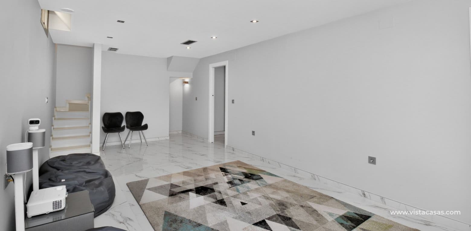 4 Zimmer Villa zu verkaufen in Villamartin mit Pool Garage - 469.995 € (Ref: 10163625)