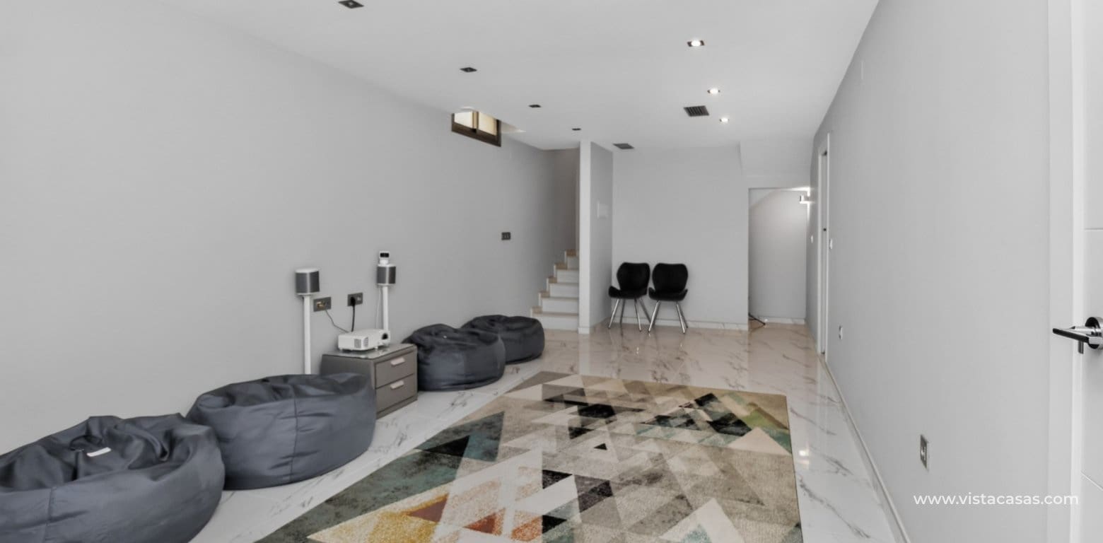 4 Zimmer Villa zu verkaufen in Villamartin mit Pool Garage - 469.995 € (Ref: 10163625)