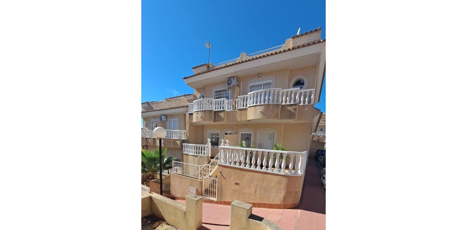 2 soveværelse Byhus til salg i Villamartin med swimmingpool garage - € 194.995 (Ref: 10172109)