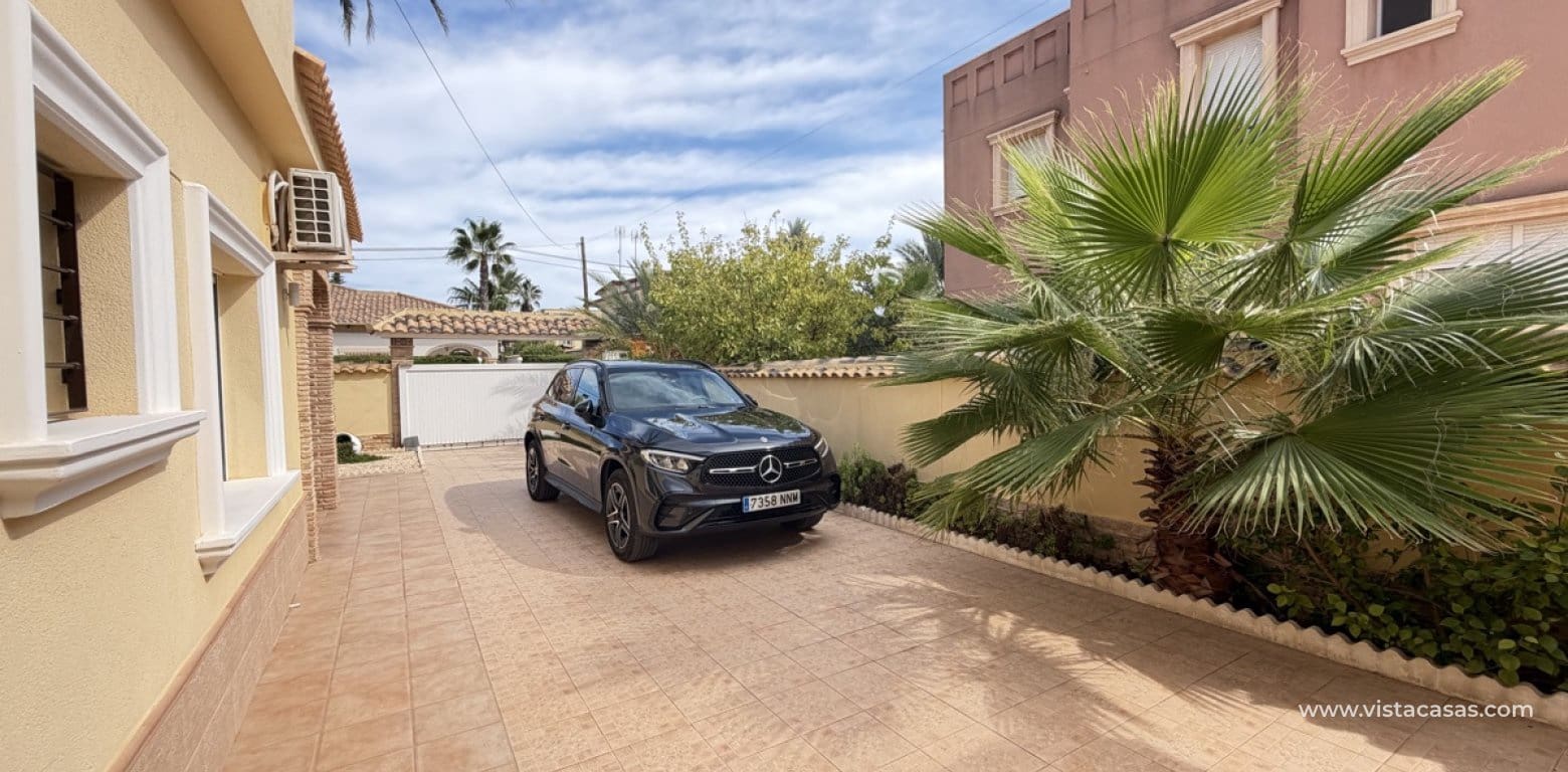 4 makuuhuone Huvila myytävänä paikassa Cabo Roig mukana uima-altaan 
autotalli - 749 000 € (Ref: 10174213)