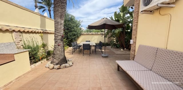 4 makuuhuone Huvila myytävänä paikassa Cabo Roig, Orihuela mukana uima-altaan 
autotalli - 749 000 € (Ref: 10174213)