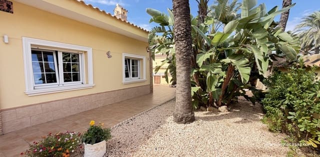4 makuuhuone Huvila myytävänä paikassa Cabo Roig, Orihuela mukana uima-altaan 
autotalli - 749 000 € (Ref: 10174213)