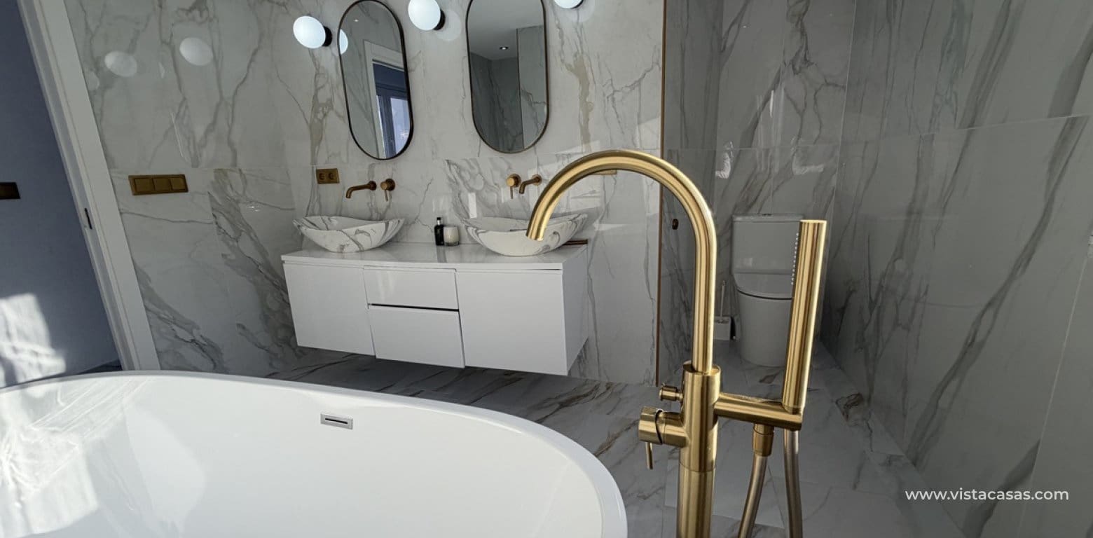 6 slaapkamer Villa te koop in Villamartin met zwembad garage - € 695.000 (Ref: 10174216)