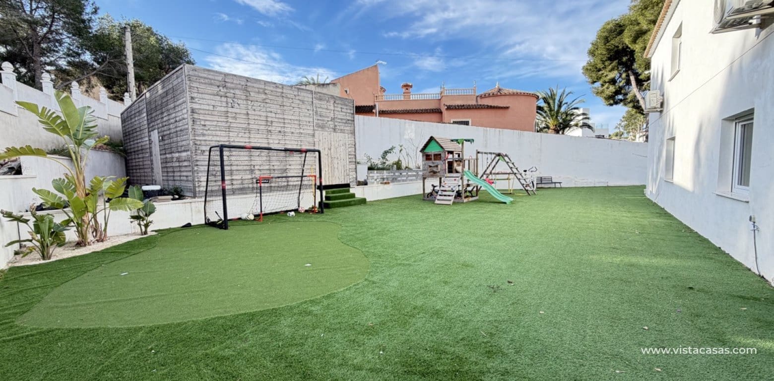 6 slaapkamer Villa te koop in Villamartin met zwembad garage - € 695.000 (Ref: 10174216)