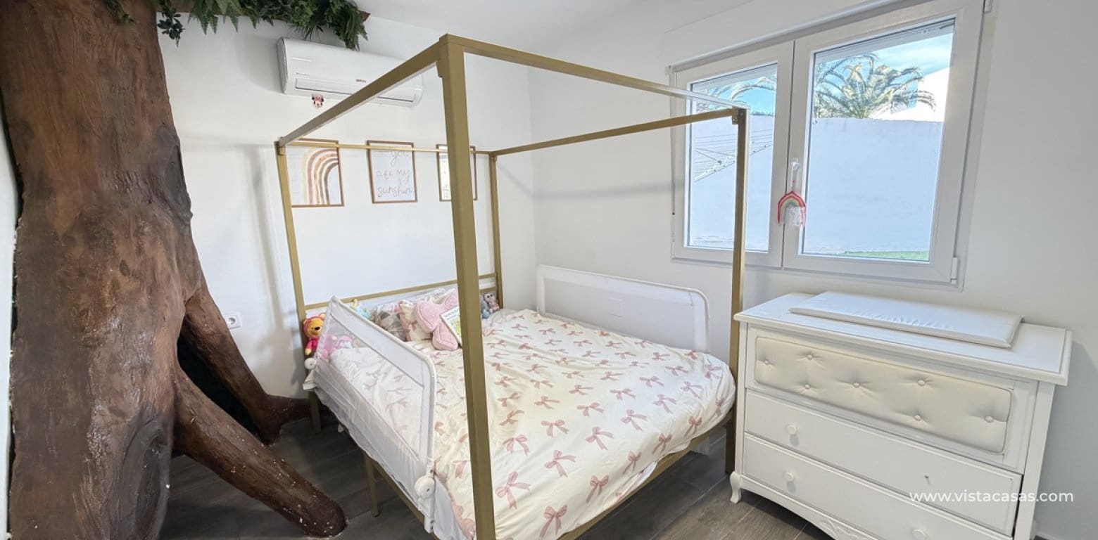 6 slaapkamer Villa te koop in Villamartin met zwembad garage - € 695.000 (Ref: 10174216)