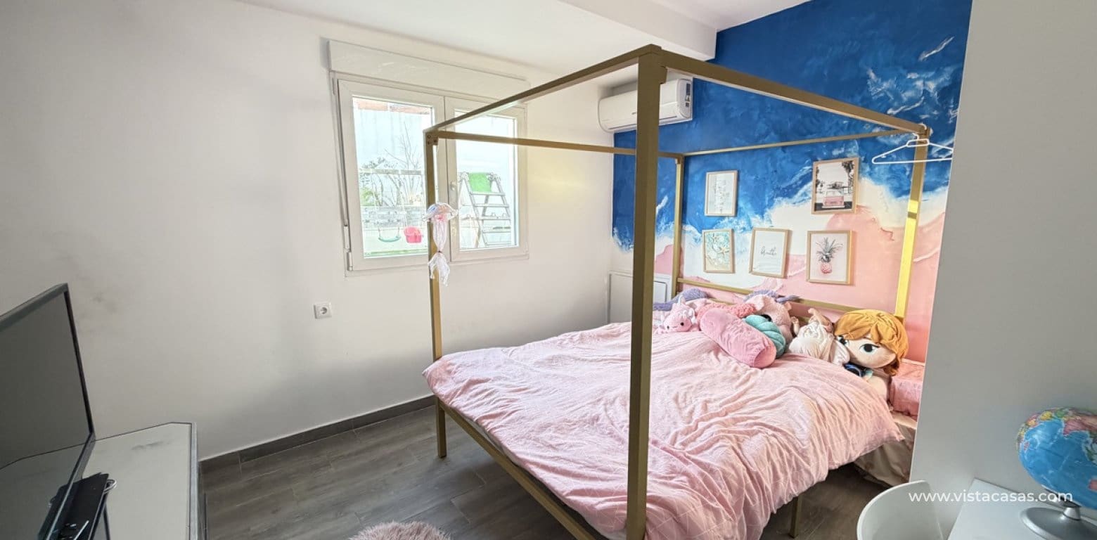 6 slaapkamer Villa te koop in Villamartin met zwembad garage - € 695.000 (Ref: 10174216)