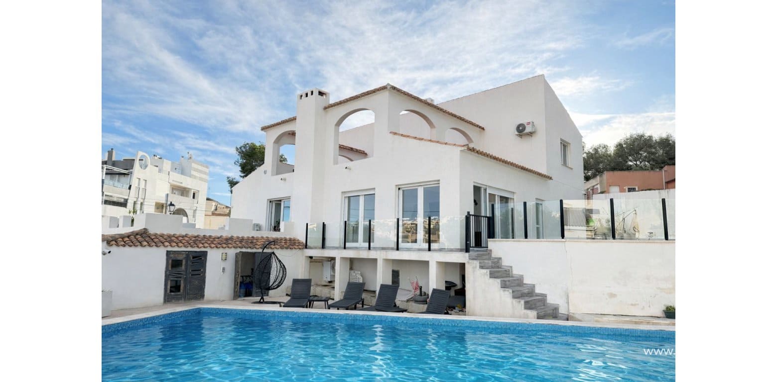 6 slaapkamer Villa te koop in Villamartin met zwembad garage - € 695.000 (Ref: 10174216)