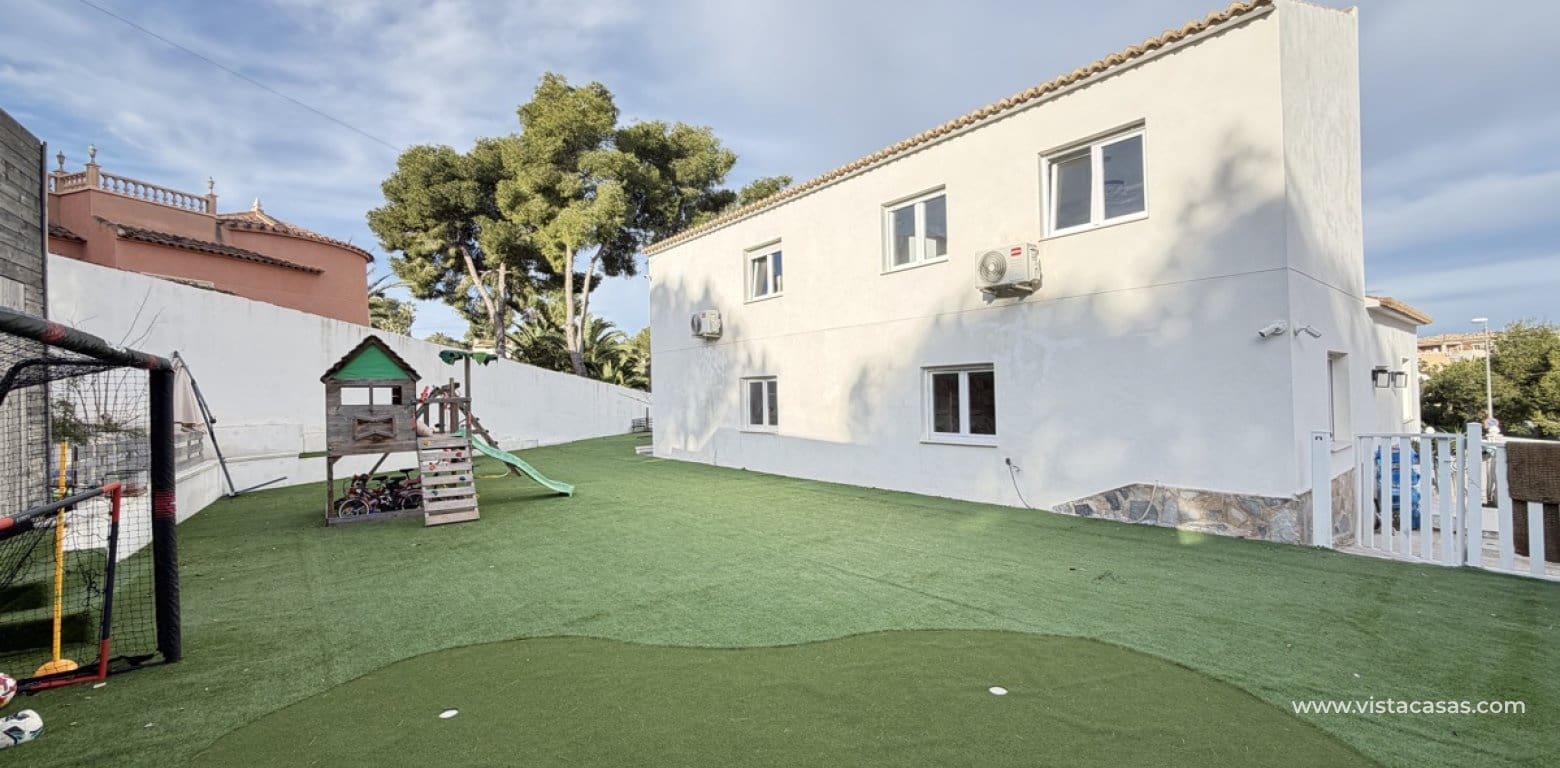 6 slaapkamer Villa te koop in Villamartin met zwembad garage - € 695.000 (Ref: 10174216)