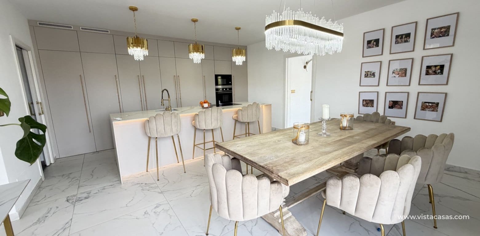 6 slaapkamer Villa te koop in Villamartin met zwembad garage - € 695.000 (Ref: 10174216)
