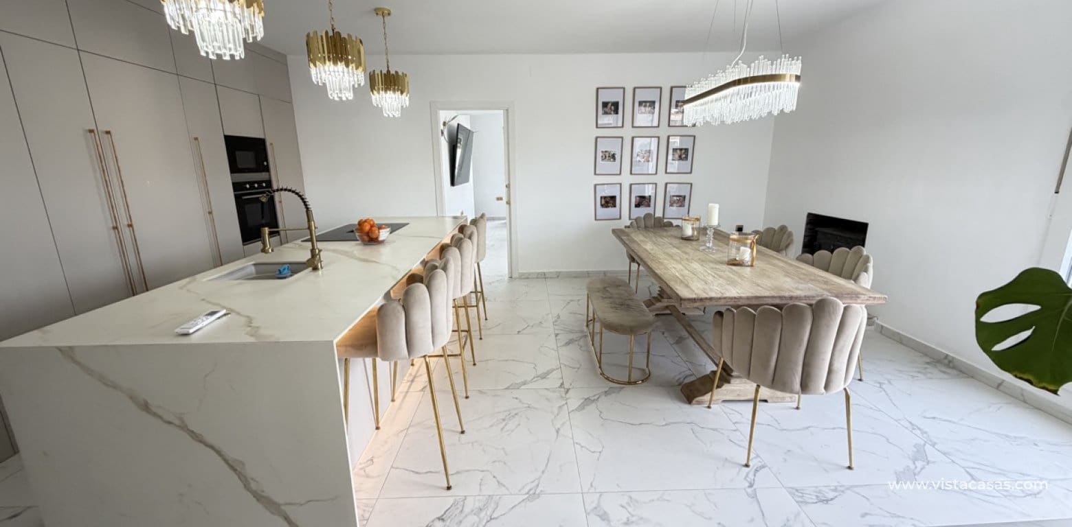 6 slaapkamer Villa te koop in Villamartin met zwembad garage - € 695.000 (Ref: 10174216)