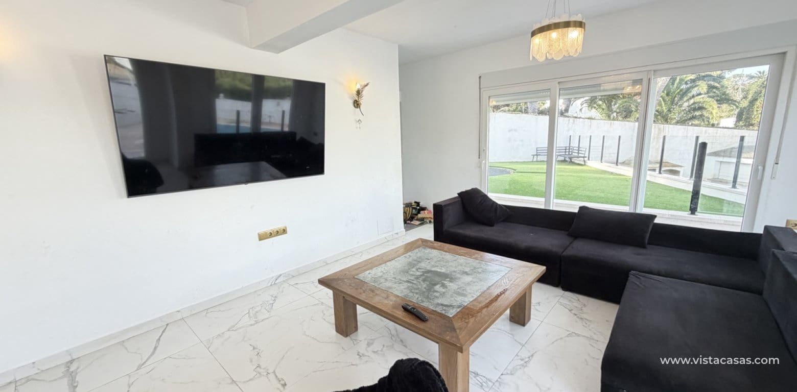 6 slaapkamer Villa te koop in Villamartin met zwembad garage - € 695.000 (Ref: 10174216)