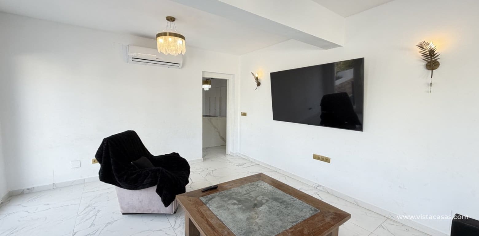 6 slaapkamer Villa te koop in Villamartin met zwembad garage - € 695.000 (Ref: 10174216)
