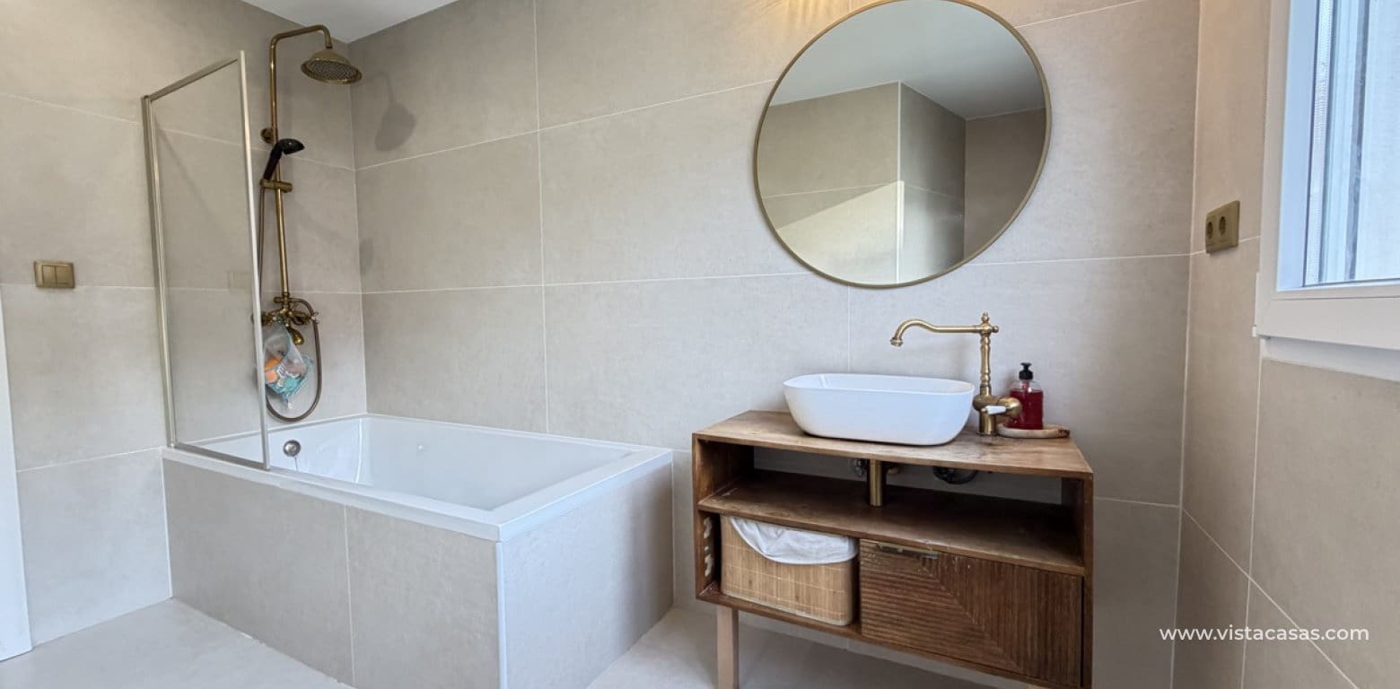 6 slaapkamer Villa te koop in Villamartin met zwembad garage - € 695.000 (Ref: 10174216)
