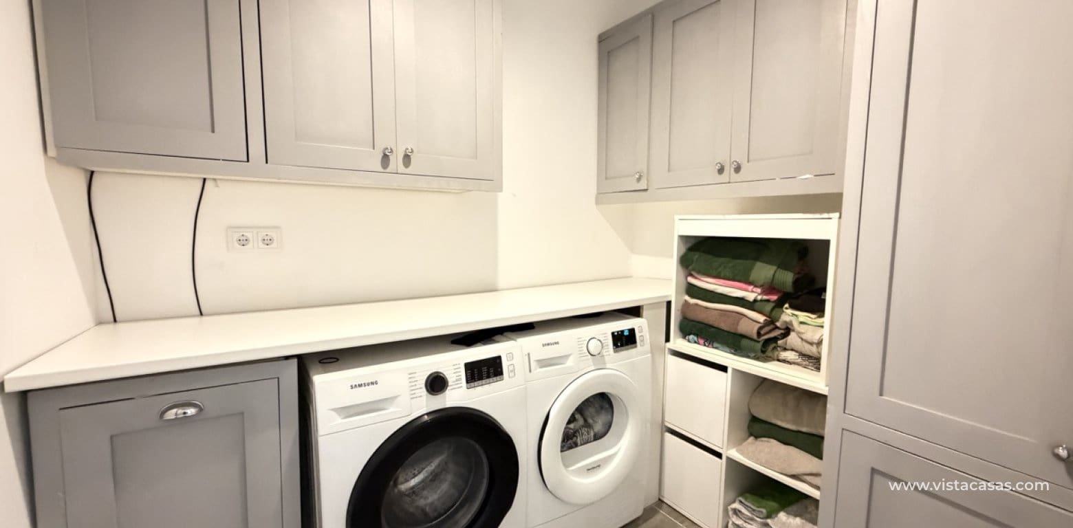 6 slaapkamer Villa te koop in Villamartin met zwembad garage - € 695.000 (Ref: 10174216)