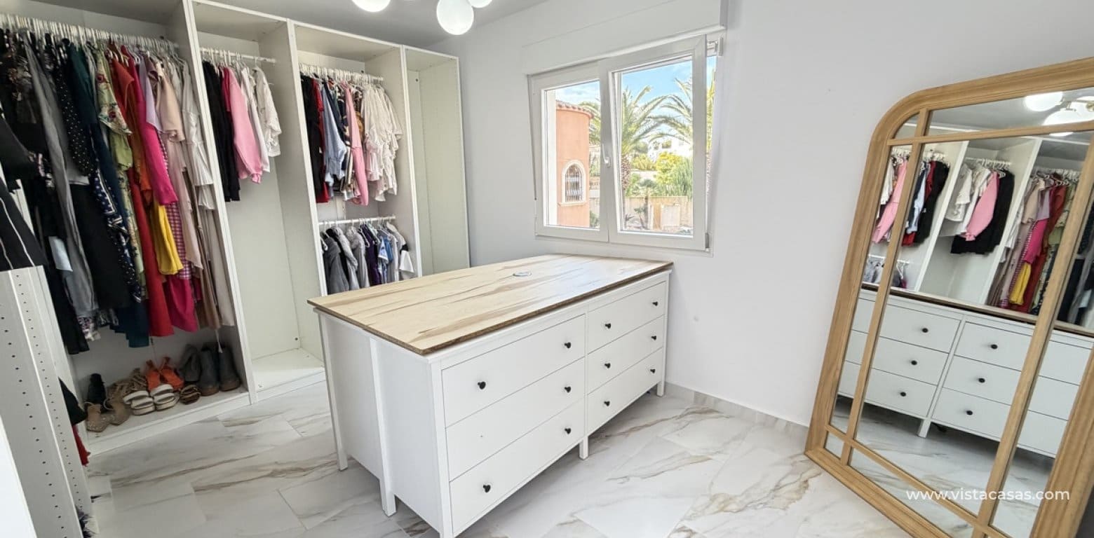 6 slaapkamer Villa te koop in Villamartin met zwembad garage - € 695.000 (Ref: 10174216)