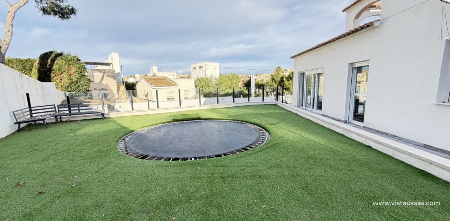 6 slaapkamer Villa te koop in Villamartin met zwembad garage - € 695.000 (Ref: 10174216)