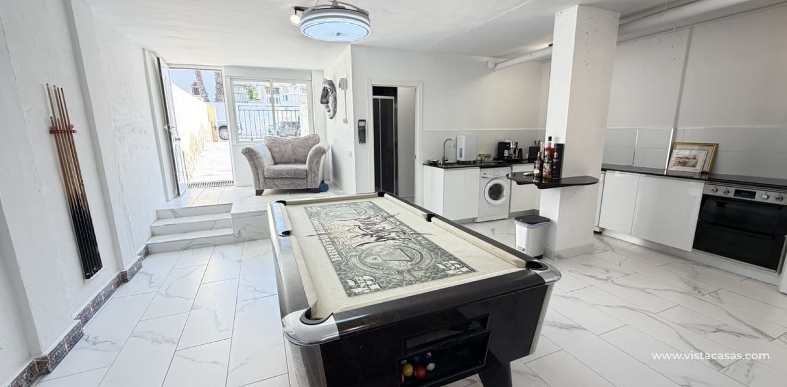 5 sovrum Villa till salu i Villamartin med pool - 450 000 € (Ref: 10174217)