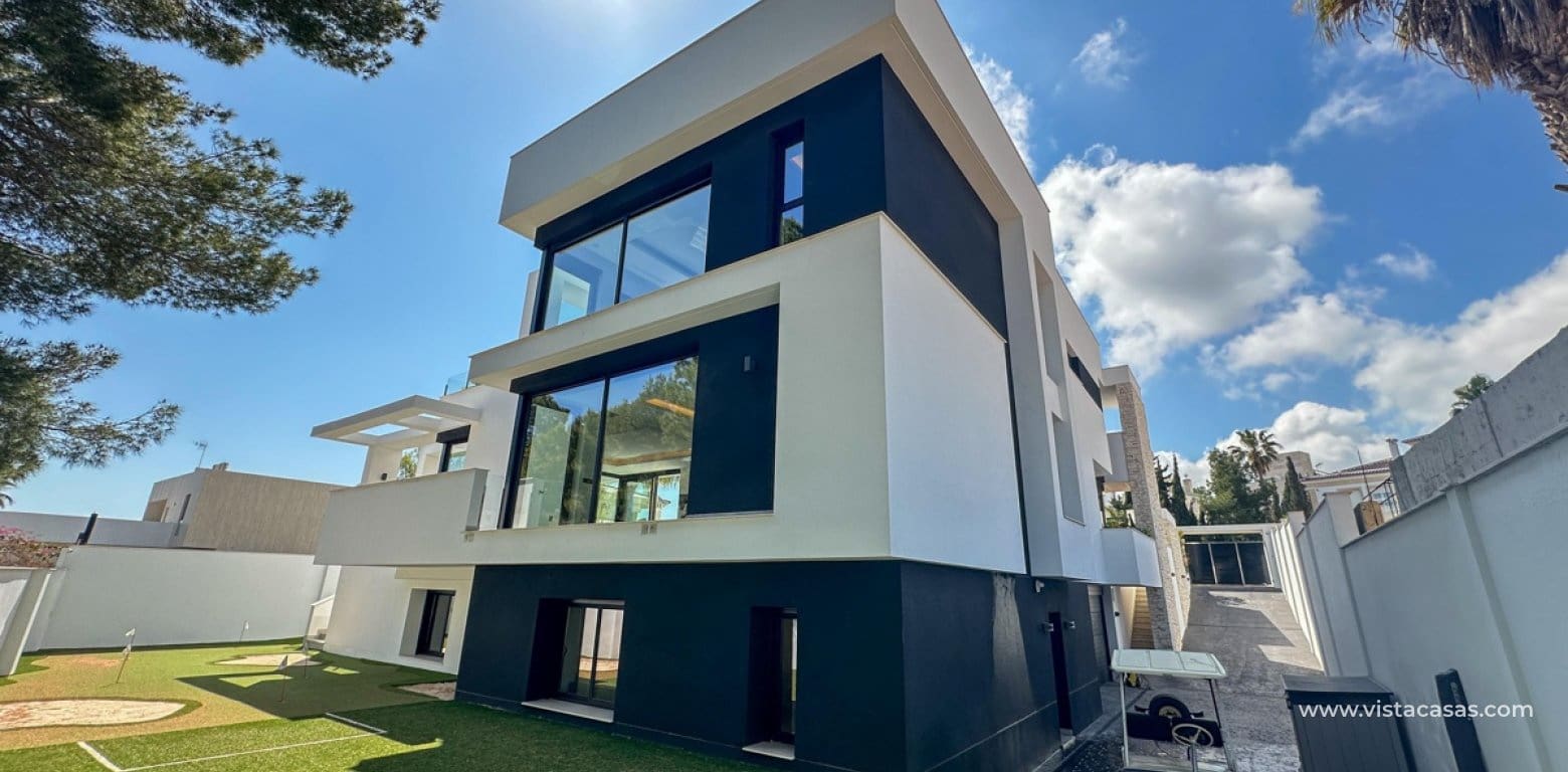 4 Zimmer Villa zu verkaufen in Villamartin mit Pool Garage - 2.950.000 € (Ref: 10174218)