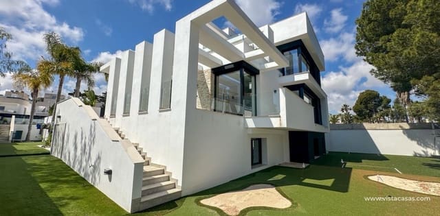 4 soverom Villa til salgs i Villamartin, Orihuela med svømmebasseng garasje - € 2 950 000 (Ref: 10174218)