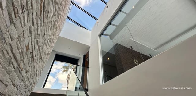 4 soverom Villa til salgs i Villamartin, Orihuela med svømmebasseng garasje - € 2 950 000 (Ref: 10174218)