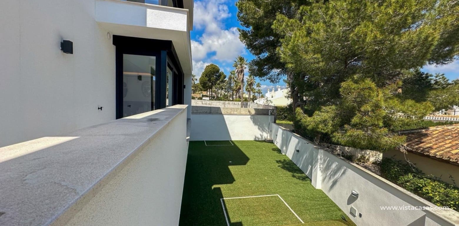 4 Zimmer Villa zu verkaufen in Villamartin mit Pool Garage - 2.950.000 € (Ref: 10174218)