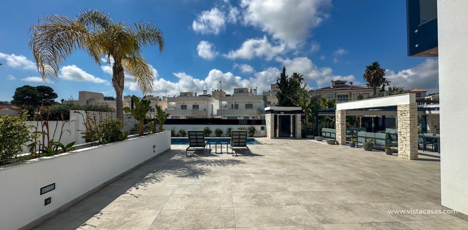 4 Zimmer Villa zu verkaufen in Villamartin mit Pool Garage - 2.950.000 € (Ref: 10174218)