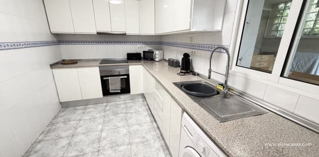 Chalet de 4 habitaciones en Villamartin, Orihuela en venta con piscina garaje - 385.000 € (Ref: 10174225)