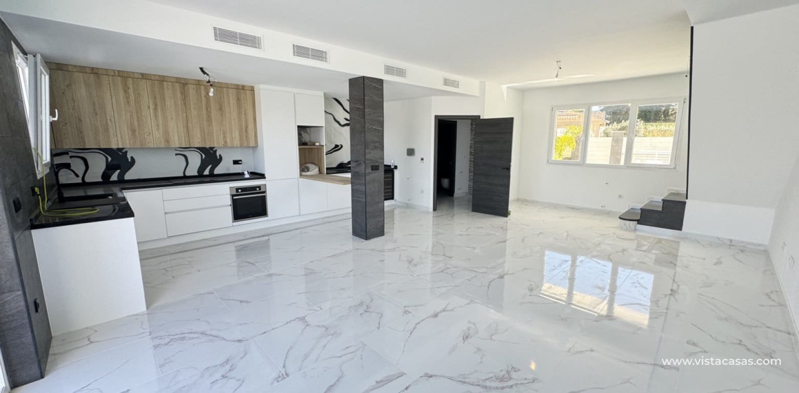 4 makuuhuone Huvila myytävänä paikassa Los Balcones - 599 000 € (Ref: 8223326)