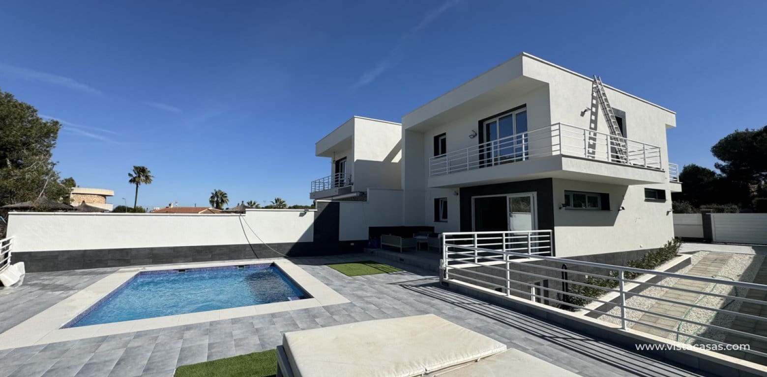 4 makuuhuone Huvila myytävänä paikassa Los Balcones - 599 000 € (Ref: 8223326)