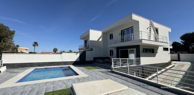 4 makuuhuone Huvila myytävänä paikassa Los Balcones - 599 000 € (Ref: 8223326)