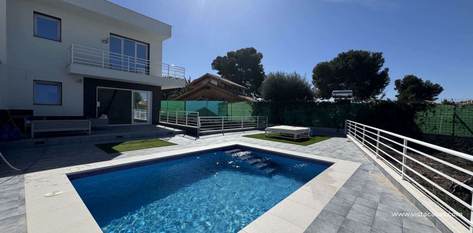 4 makuuhuone Huvila myytävänä paikassa Los Balcones - 599 000 € (Ref: 8223326)