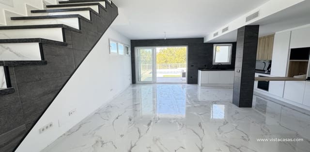 4 makuuhuone Huvila myytävänä paikassa Los Balcones - 599 000 € (Ref: 8223326)