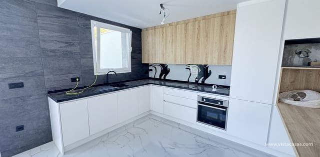 4 makuuhuone Huvila myytävänä paikassa Los Balcones - 599 000 € (Ref: 8223326)