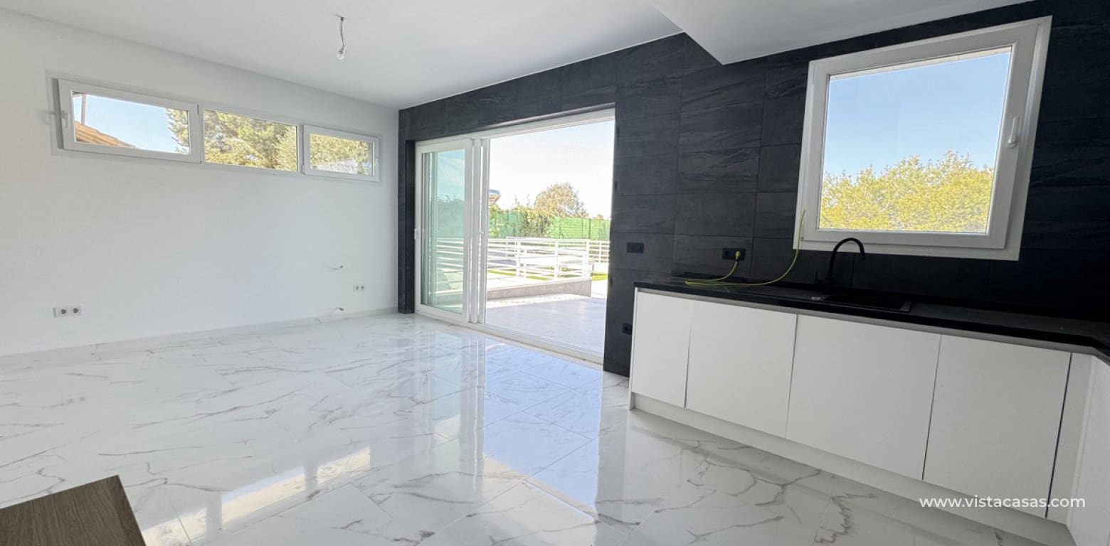 4 makuuhuone Huvila myytävänä paikassa Los Balcones - 599 000 € (Ref: 8223326)