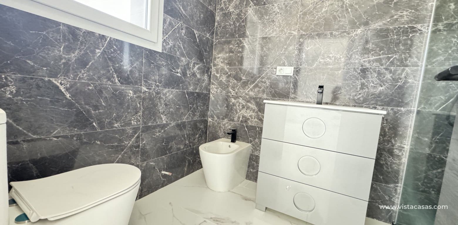 4 makuuhuone Huvila myytävänä paikassa Los Balcones - 599 000 € (Ref: 8223326)