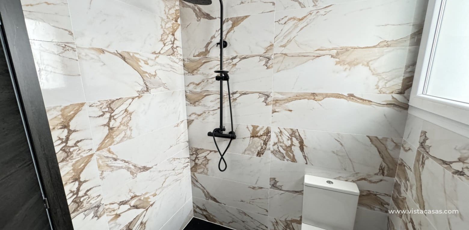 4 makuuhuone Huvila myytävänä paikassa Los Balcones - 599 000 € (Ref: 8223326)