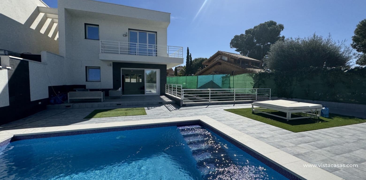 4 makuuhuone Huvila myytävänä paikassa Los Balcones - 599 000 € (Ref: 8223326)