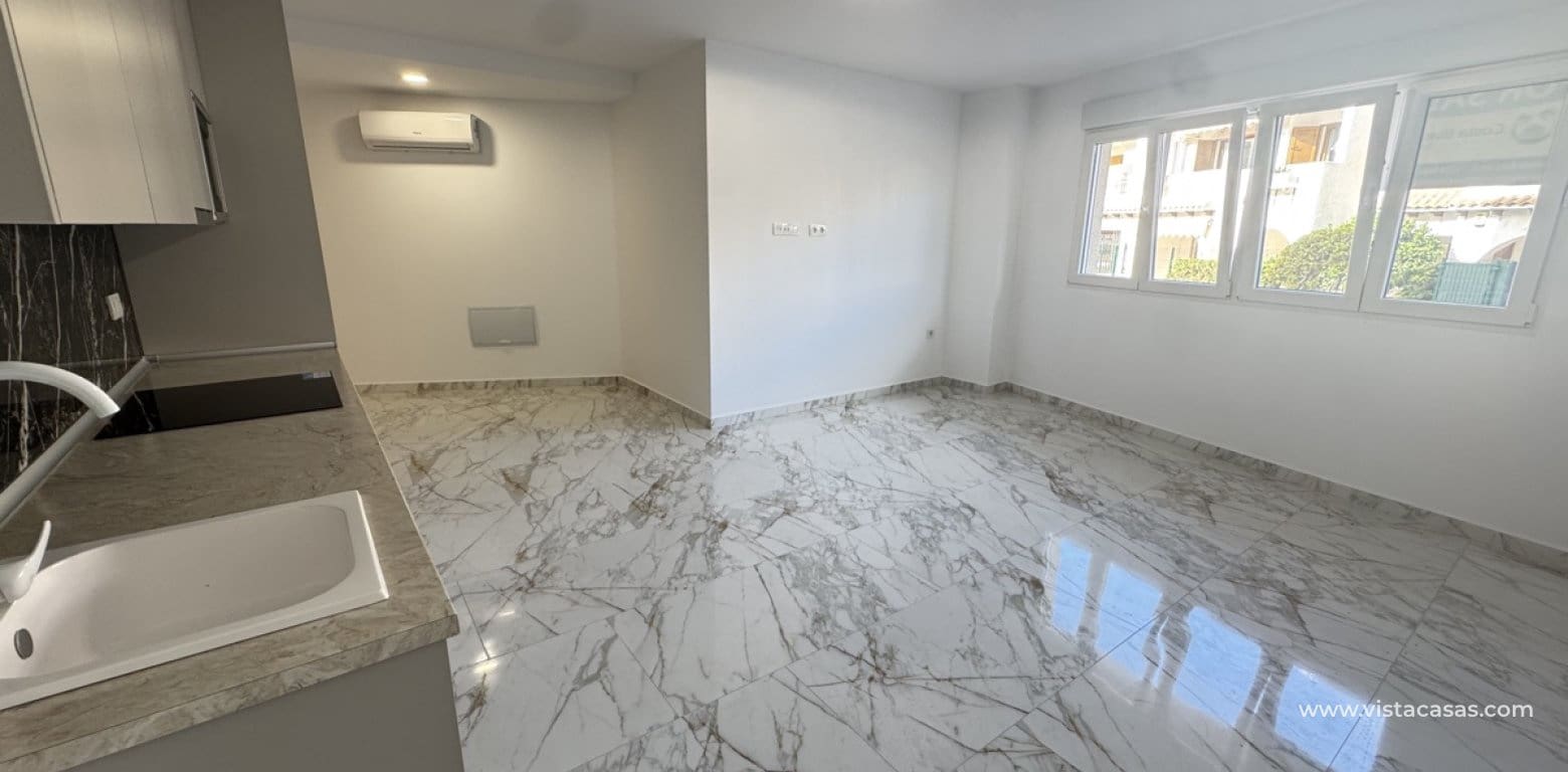 Apartment for sale in Torrevieja - € 150,000 (Ref: 8690359)