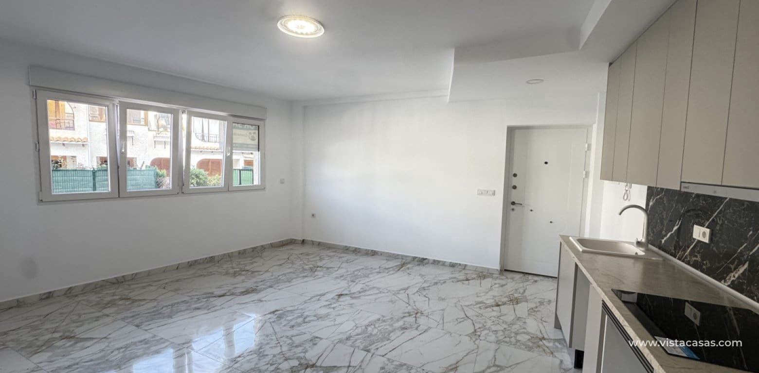 Apartment for sale in Torrevieja - € 150,000 (Ref: 8690359)