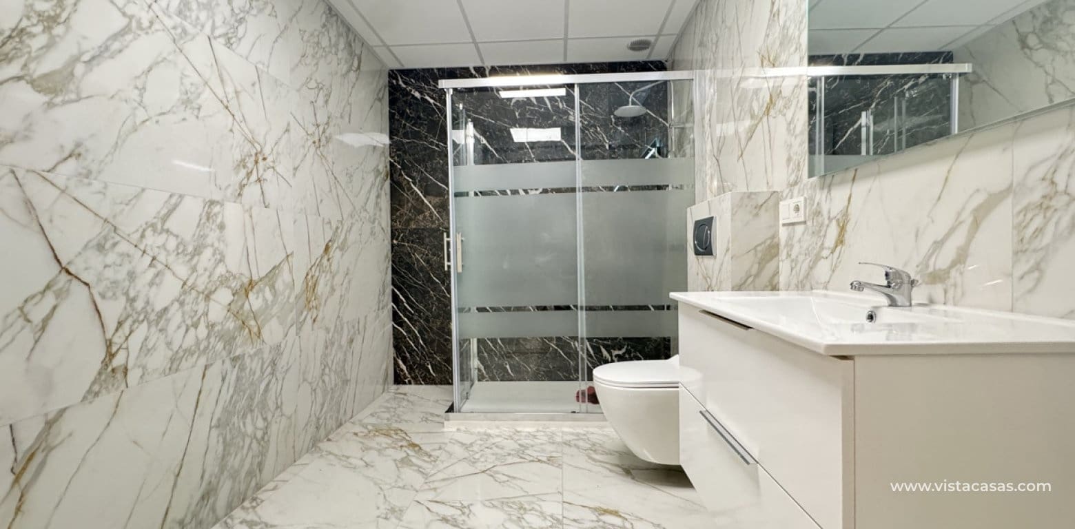 Apartment for sale in Torrevieja - € 150,000 (Ref: 8690359)