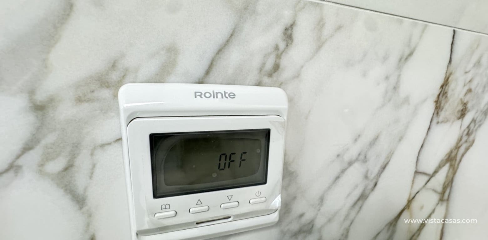 Apartment for sale in Torrevieja - € 150,000 (Ref: 8690359)