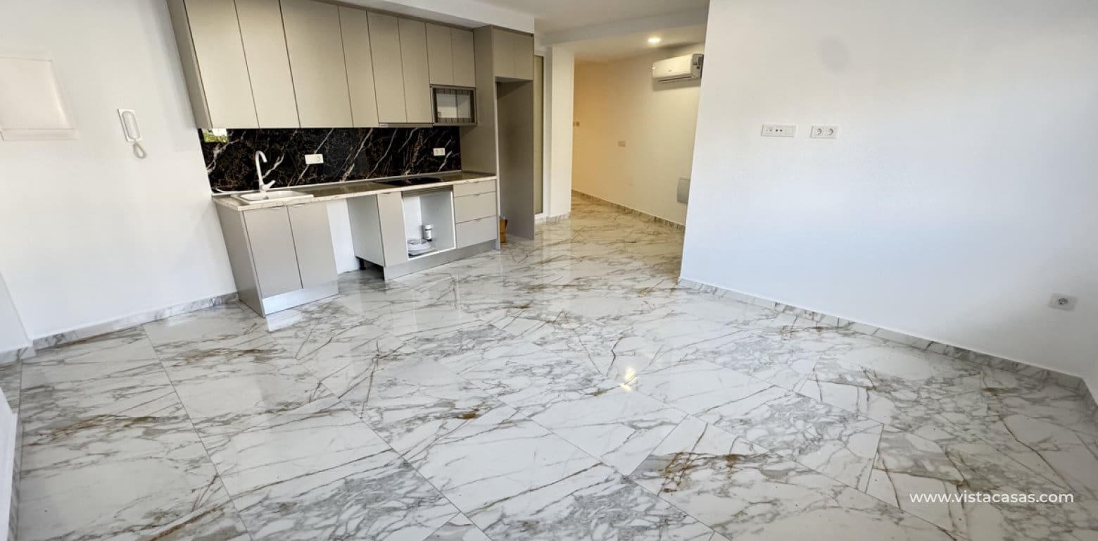 Apartment for sale in Torrevieja - € 150,000 (Ref: 8690359)