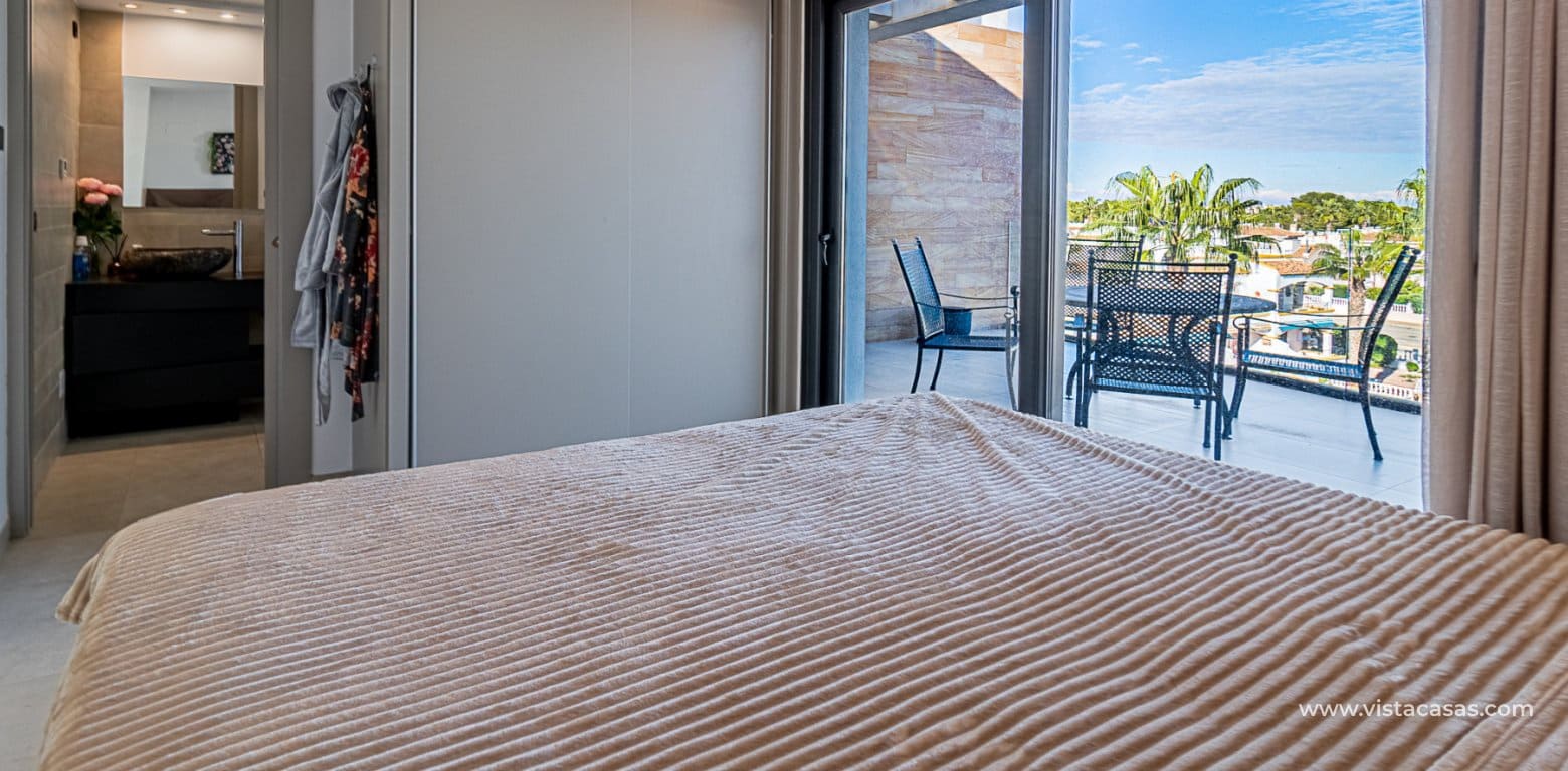 3 bedroom Apartment for sale in Villamartin - € 549,000 (Ref: 8703111)