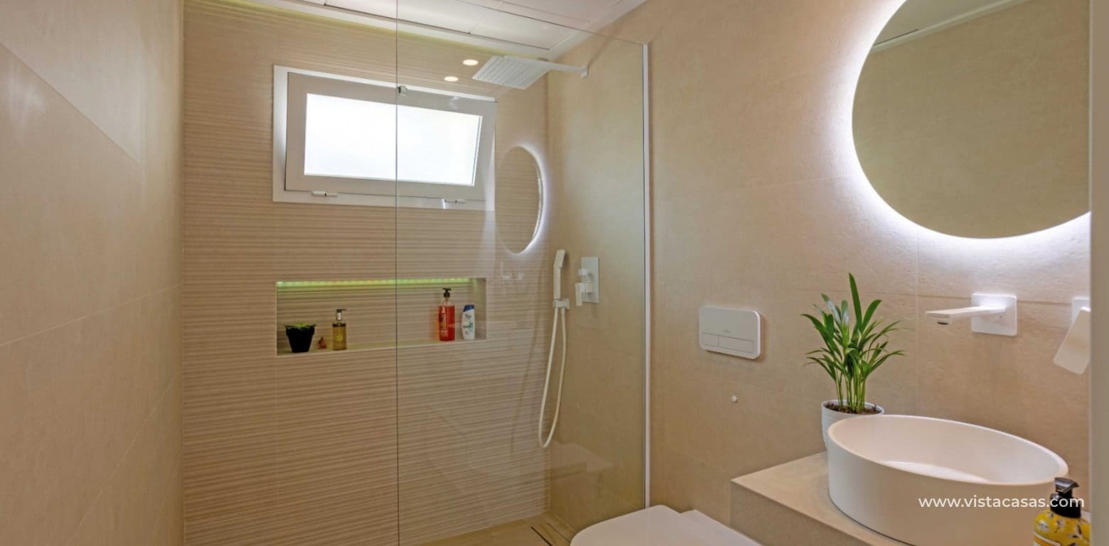 2 bedroom Apartment for sale in Villamartin - € 299,950 (Ref: 8703114)