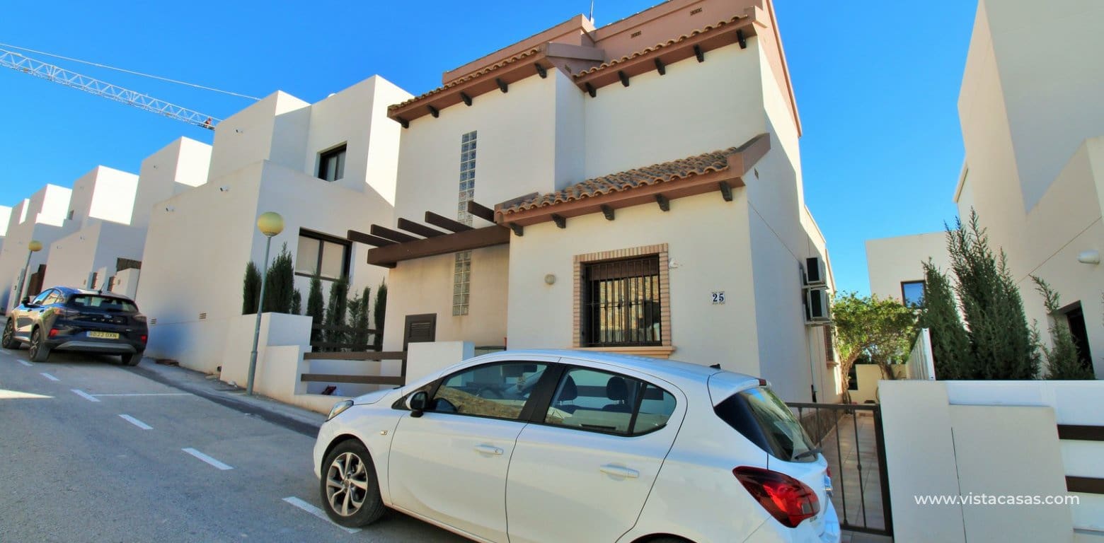 2 bedroom Villa for sale in Villamartin with pool - € 259,000 (Ref: 8732086)