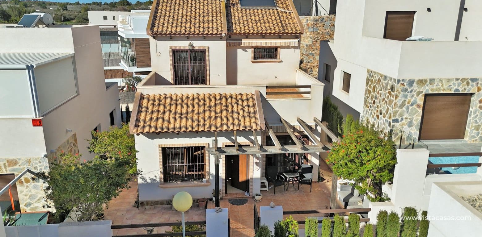 2 bedroom Villa for sale in Villamartin with pool - € 259,000 (Ref: 8732086)