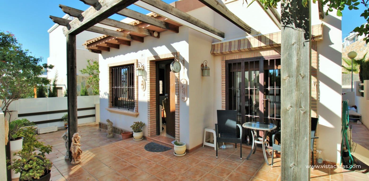 2 bedroom Villa for sale in Villamartin with pool - € 259,000 (Ref: 8732086)